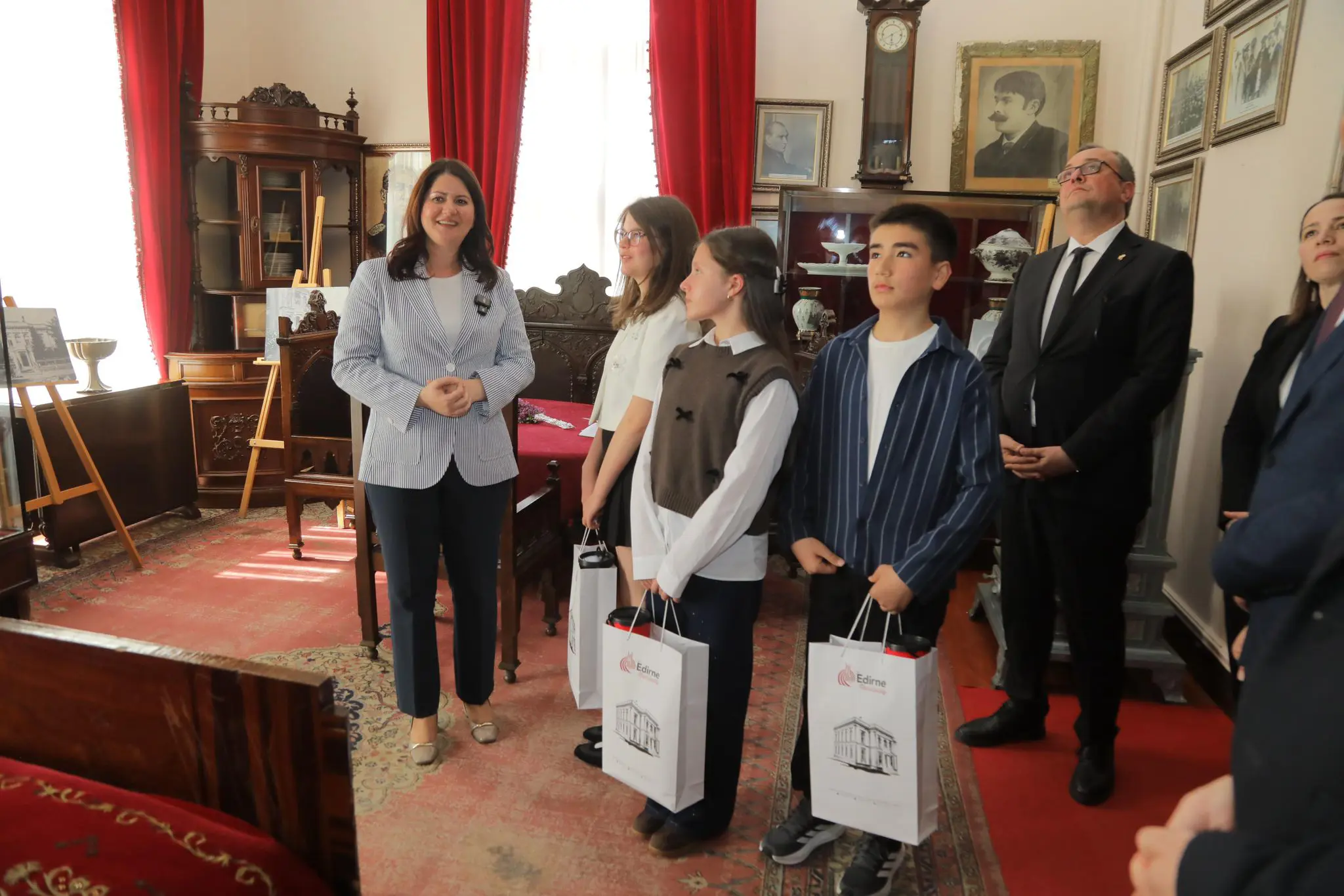 23 NİSAN’DA EDİRNE BELEDİYESİ’NDE ANLAMLI DEVİR TESLİM  galeri görseli